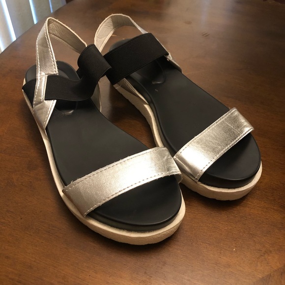 Sandals - Picture 7 of 8